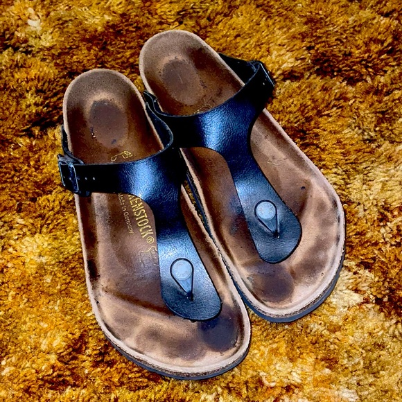 Birkenstock Shoes - Women’s Birkenstock gizeh size 39- Great Condition!